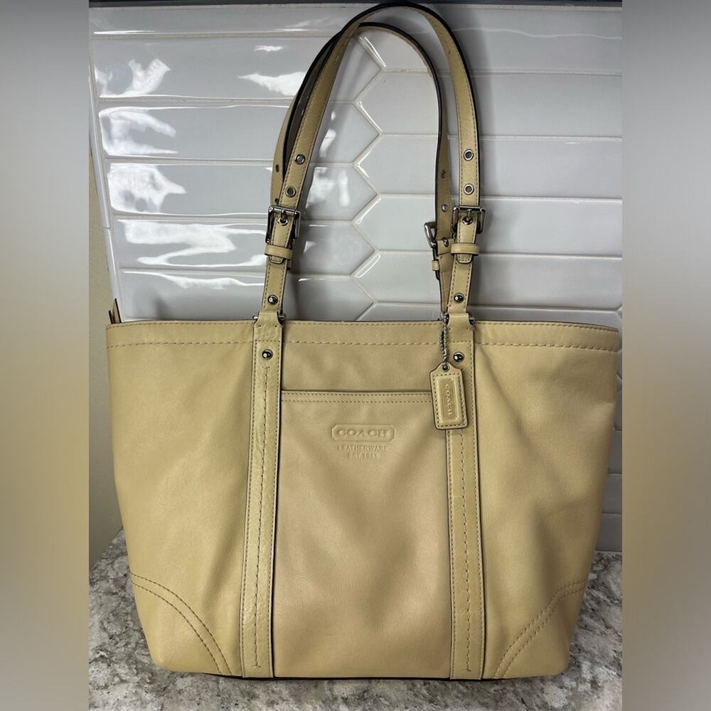 Coach Leather Tote Bag Zipper Top Adjustable Straps Cream